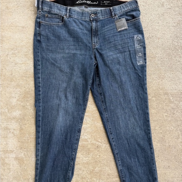 $80 NWT Eddie Bauer Women’s Boyfriend Slim Jeans Size 18 W, Inseam 29” - Picture 1 of 11